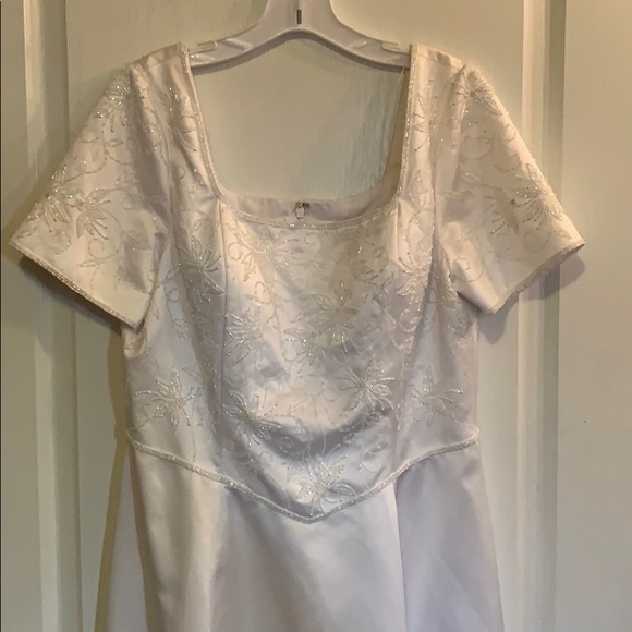 Wedding Dress - Picture 1 of 9